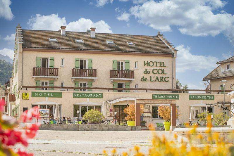 Logis Hotel - Le Col De L'Arc 朗桑韦科尔 外观 照片